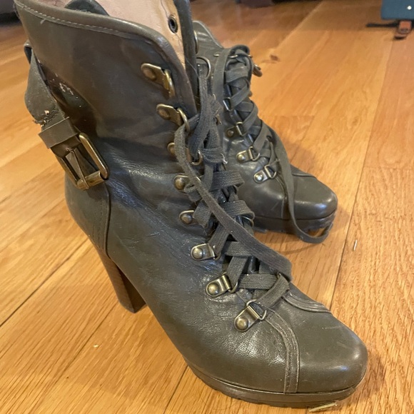 Stylish Lace-Up Boots - Picture 2 of 4